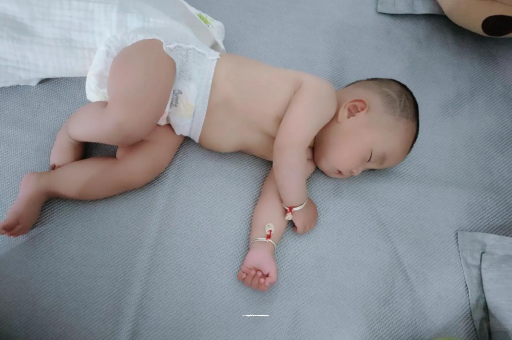 正定宝宝多久会坐